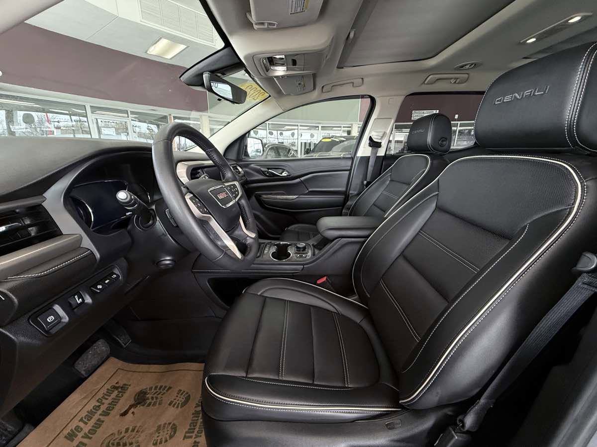 Used 2022 GMC Acadia Denali w/ Denali Ultimate Package FWD image 29