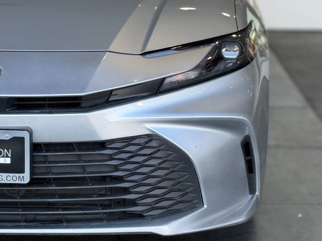 Used 2025 Toyota Camry LE image 5