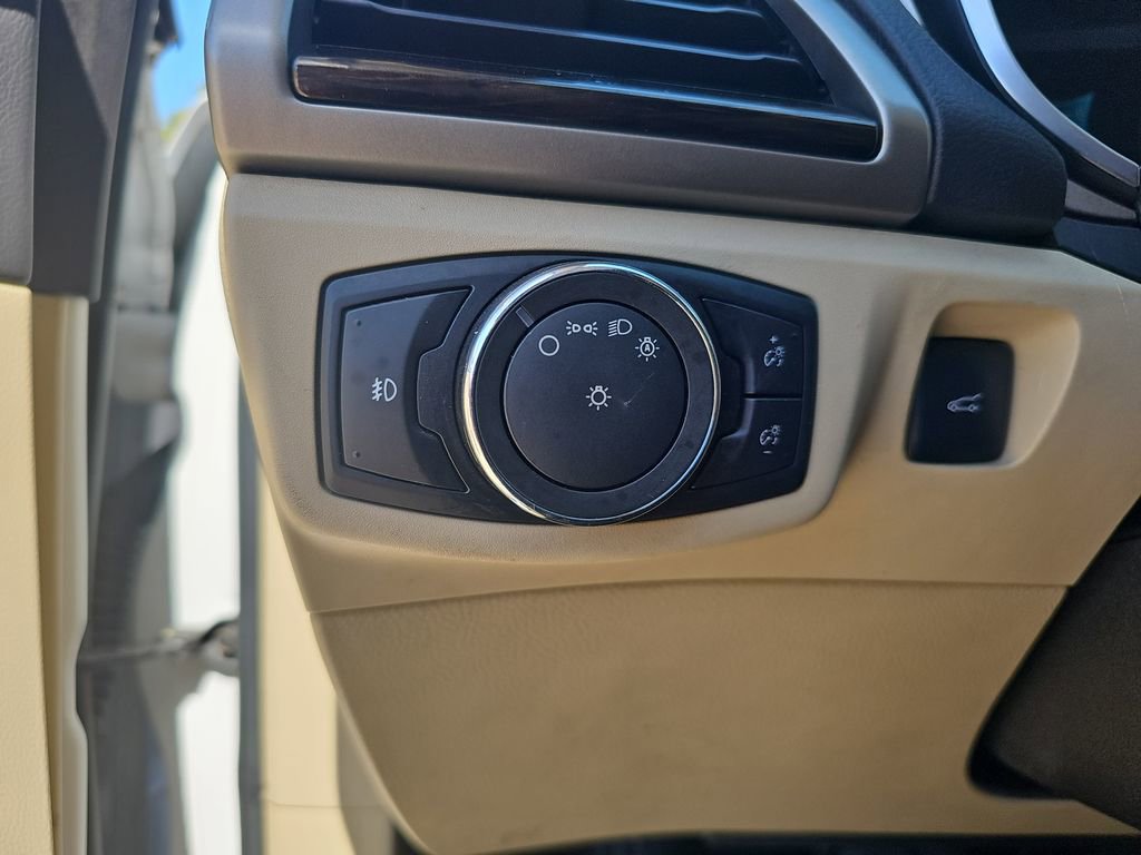 Used 2016 Ford Fusion SE w/ Equipment Group 202A FWD image 23