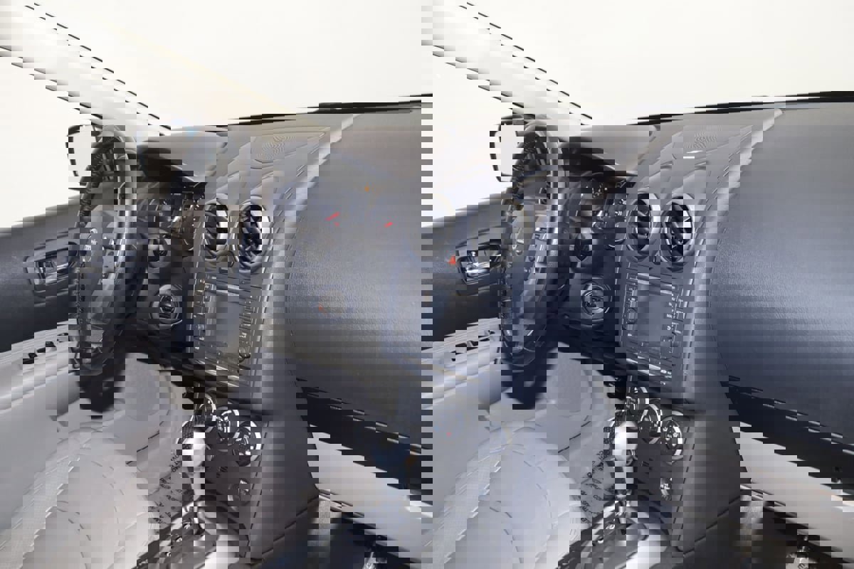 Used 2013 Nissan Rogue SL image 36