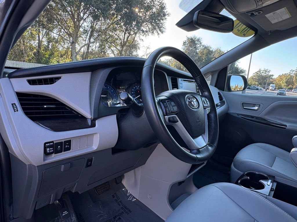 Used 2020 Toyota Sienna XLE Premium image 32