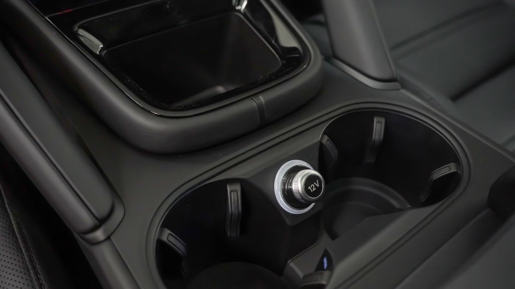 New 2025 Porsche Cayenne Coupe image 34