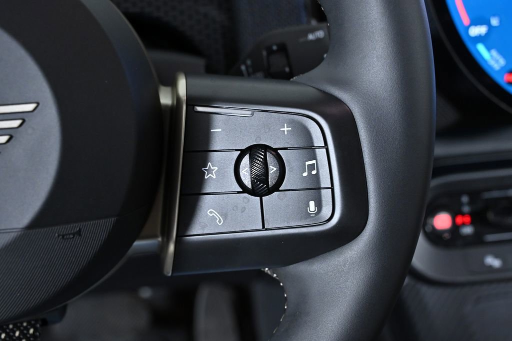 Used 2025 MINI Cooper Countryman SE w/ Comfort Package Max image 14