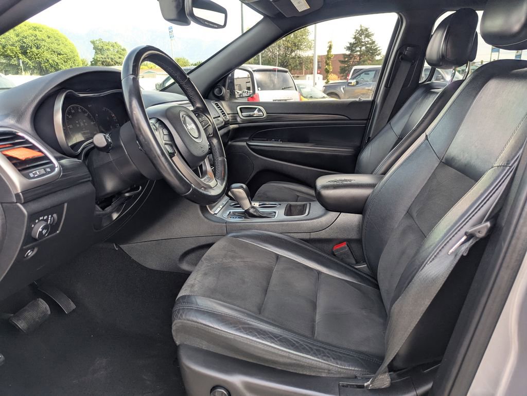 Used 2019 Jeep Grand Cherokee Laredo w/ Laredo X Package RWD image 25