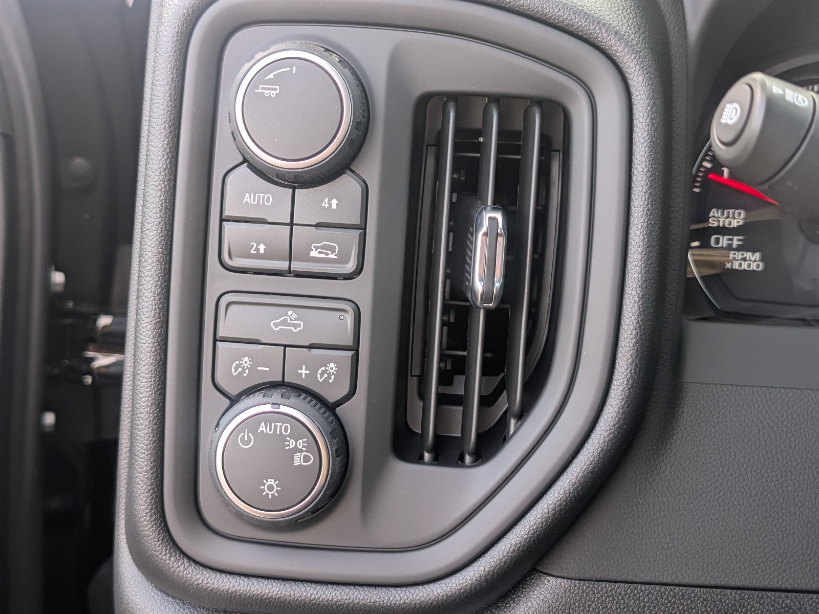 New 2026 Chevrolet Silverado 1500 Custom AWD/4WD image 15