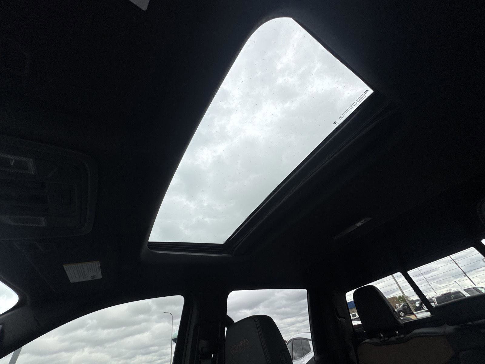 Used 2025 Chevrolet Silverado 1500 High Country AWD/4WD image 27