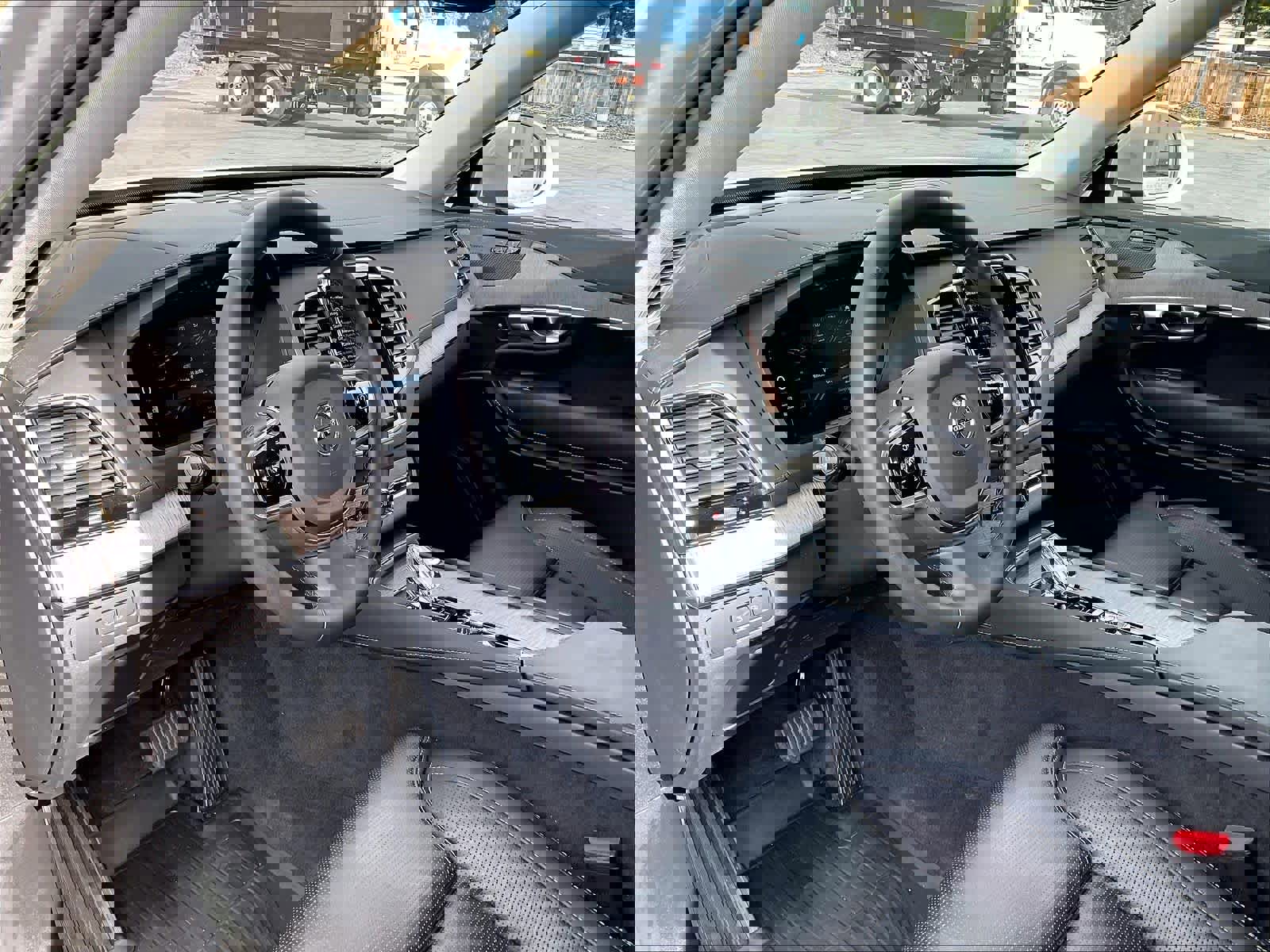 Used 2023 Volvo XC90 T8 Ultimate w/ Protection Package image 17