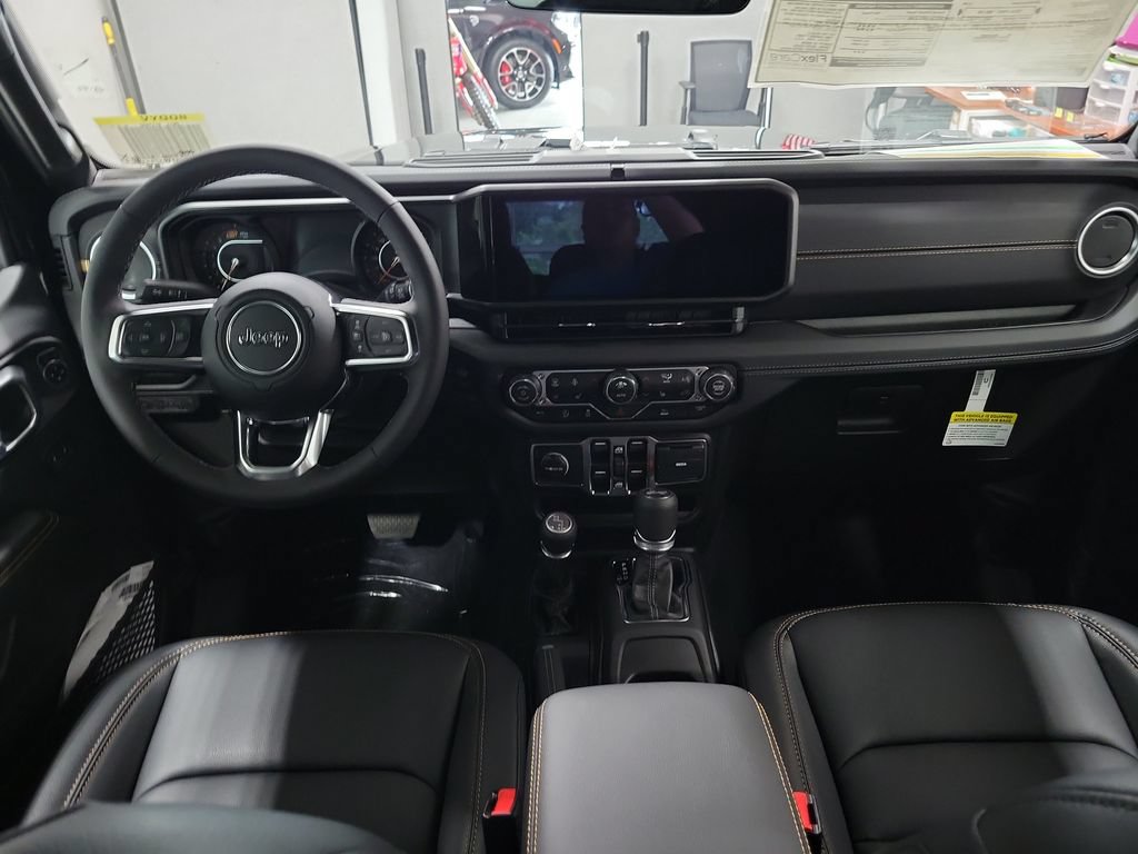 New 2026 Jeep Wrangler Unlimited Sahara w/ Technology Group AWD/4WD image 18