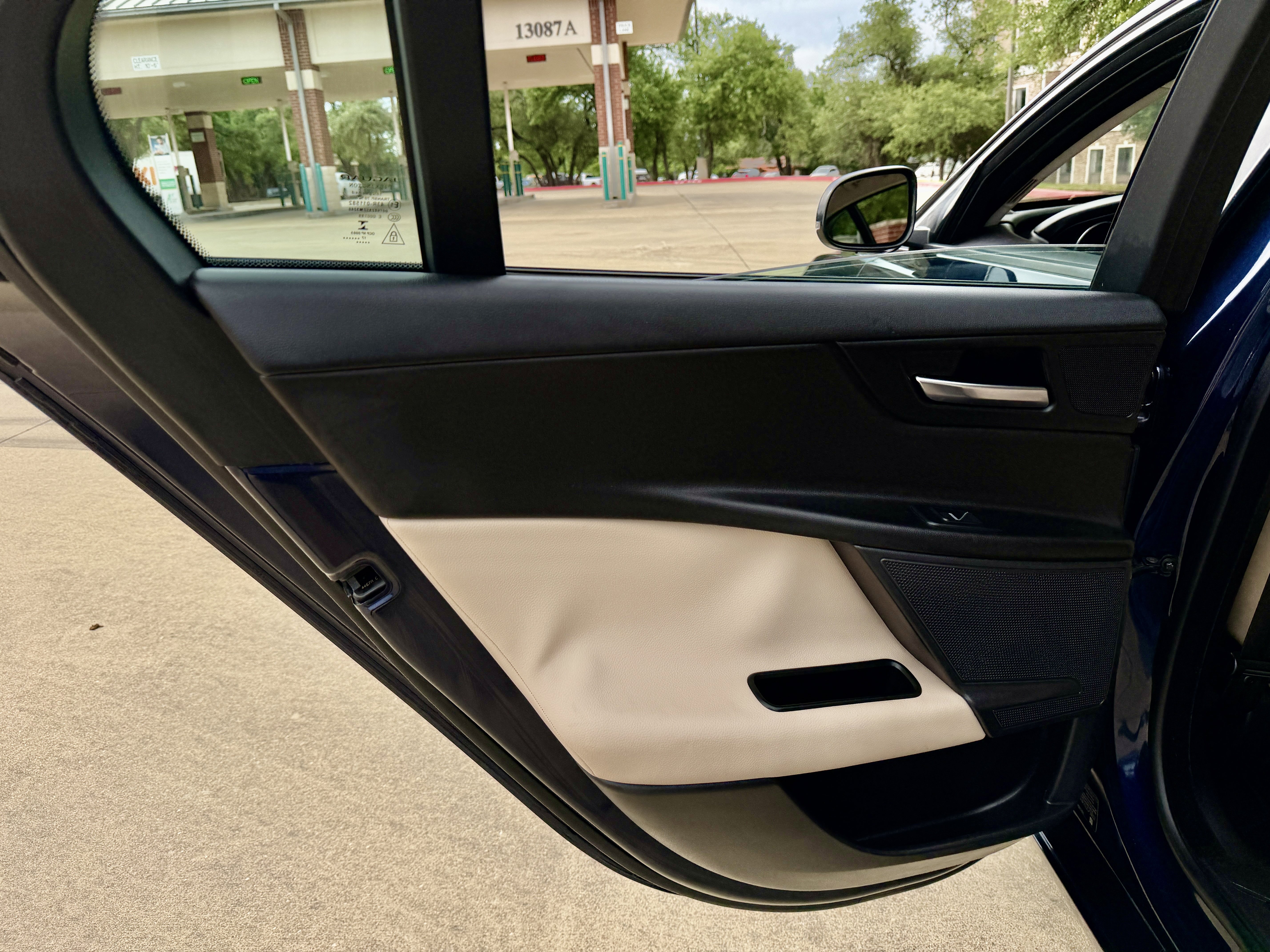 Used 2018 Jaguar XE image 15
