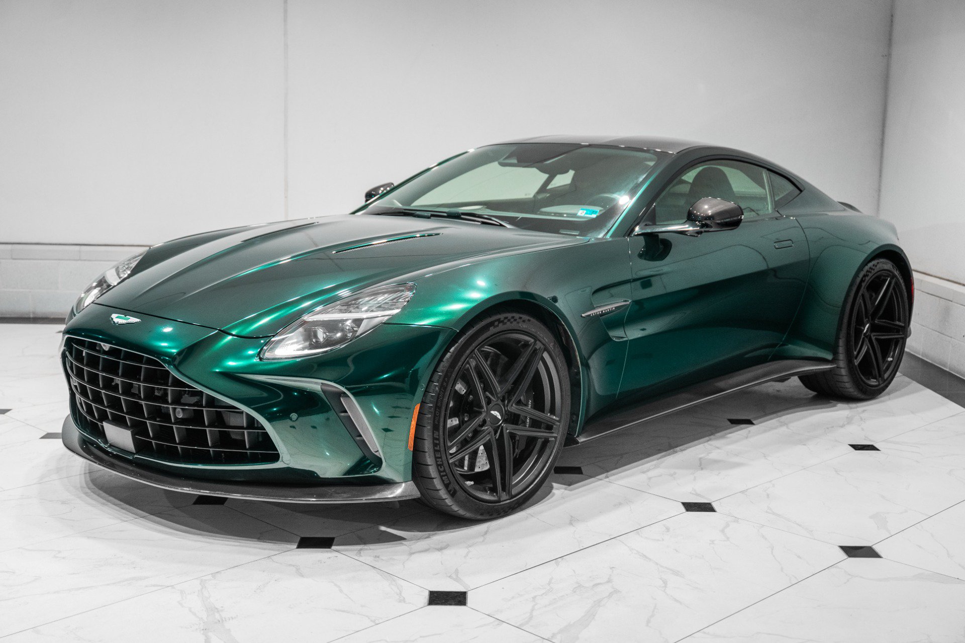 Used 2025 Aston Martin V8 Vantage Coupe RWD image 37