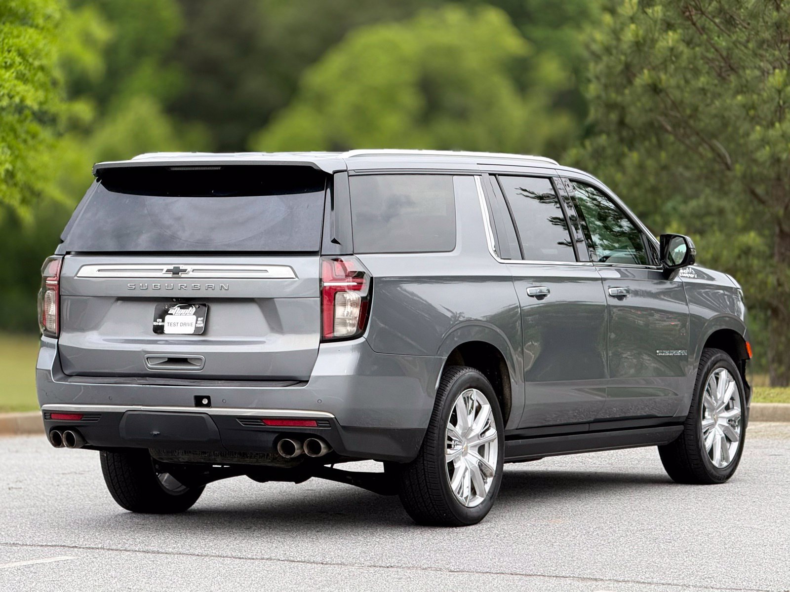 Used 2022 Chevrolet Suburban High Country AWD/4WD image 11