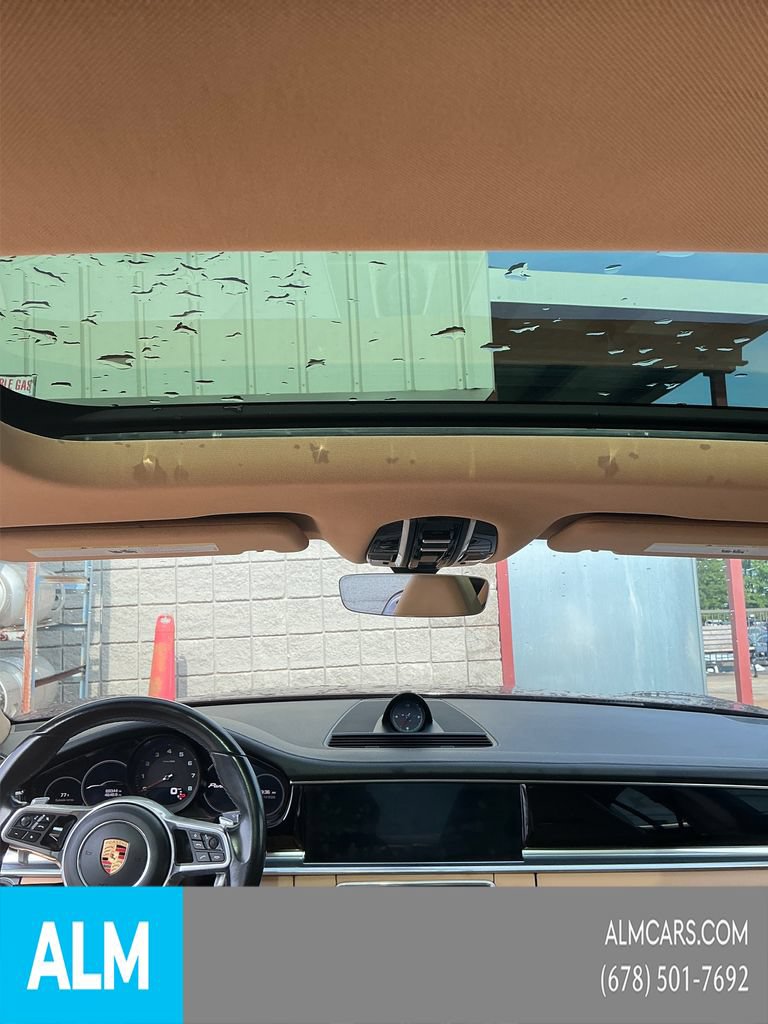 Used 2018 Porsche Panamera image 8