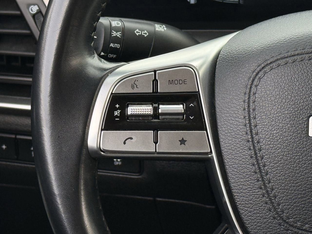 Used 2025 Kia Telluride S FWD image 13