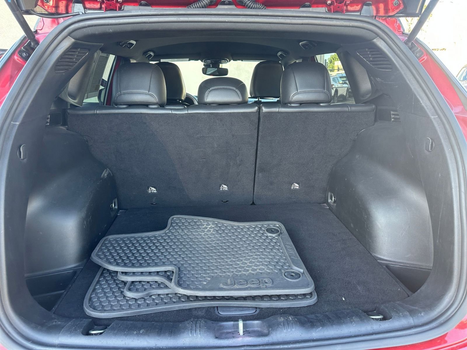 Used 2025 Jeep Compass Trailhawk AWD/4WD image 30