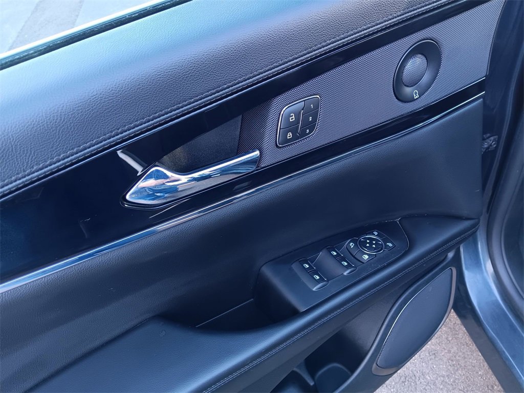 Used 2023 Lincoln Nautilus Reserve w/ Equipment Group 201A image 13