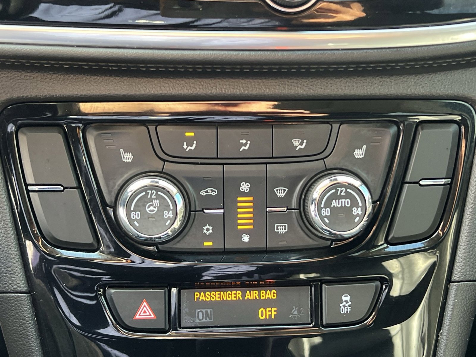 Used 2019 Buick Encore Essence w/ Experience Buick Package AWD/4WD image 28