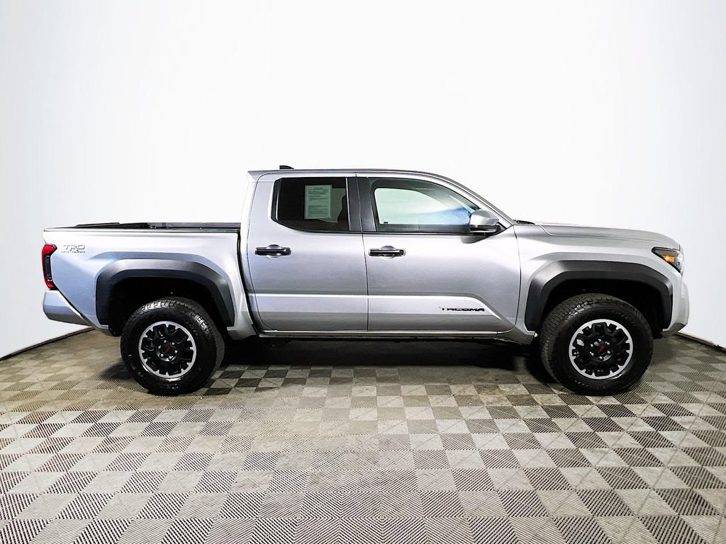 Certified 2025 Toyota Tacoma TRD Off-Road AWD/4WD image 8
