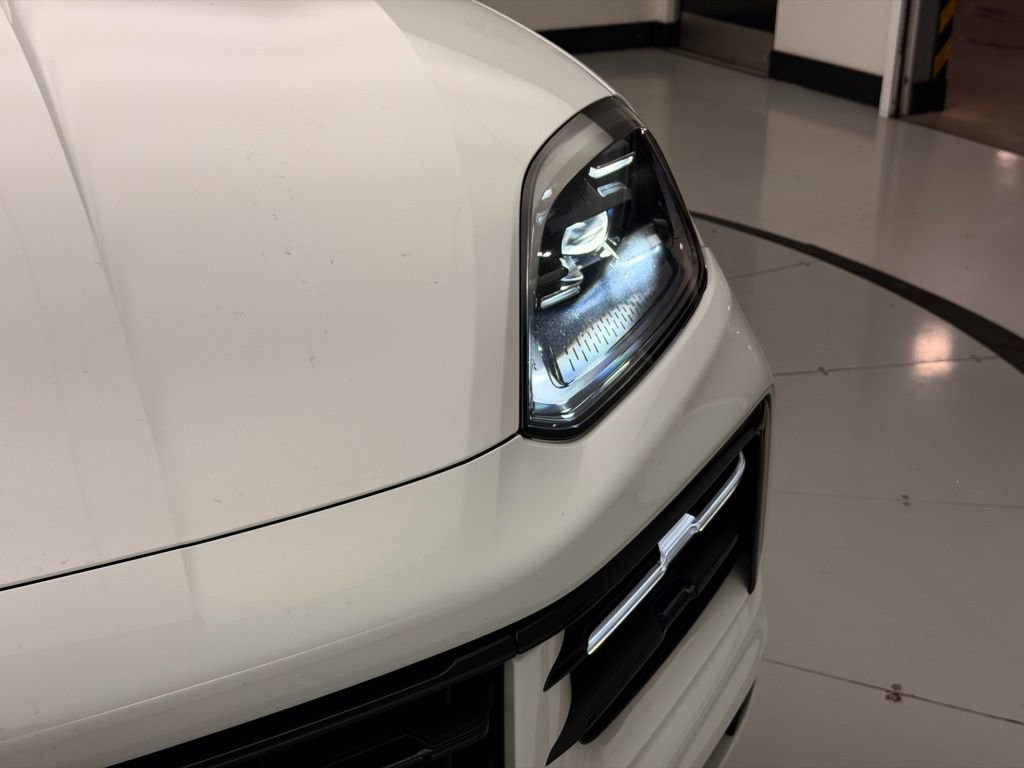Used 2024 Porsche Cayenne Coupe image 44
