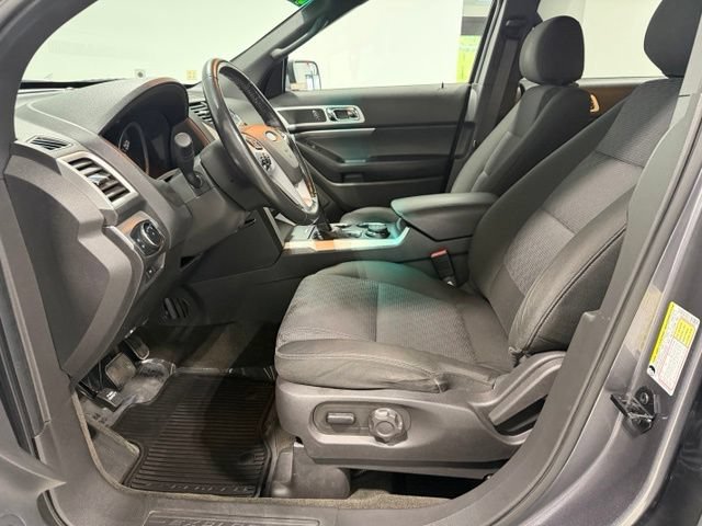 Used 2014 Ford Explorer XLT w/ Equipment Group 201A AWD/4WD image 10