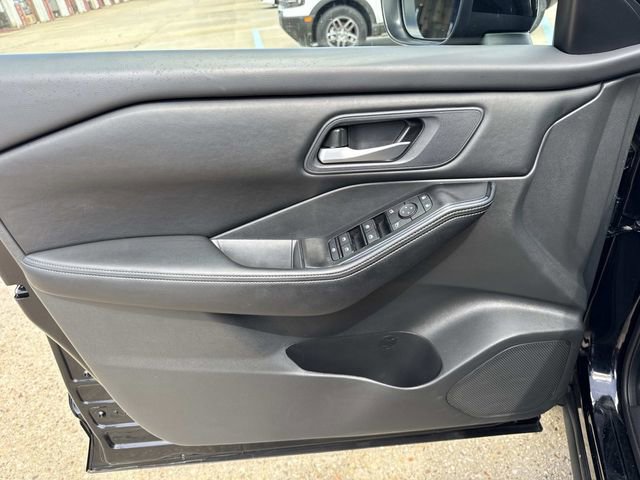 Used 2025 Nissan Rogue SV image 23