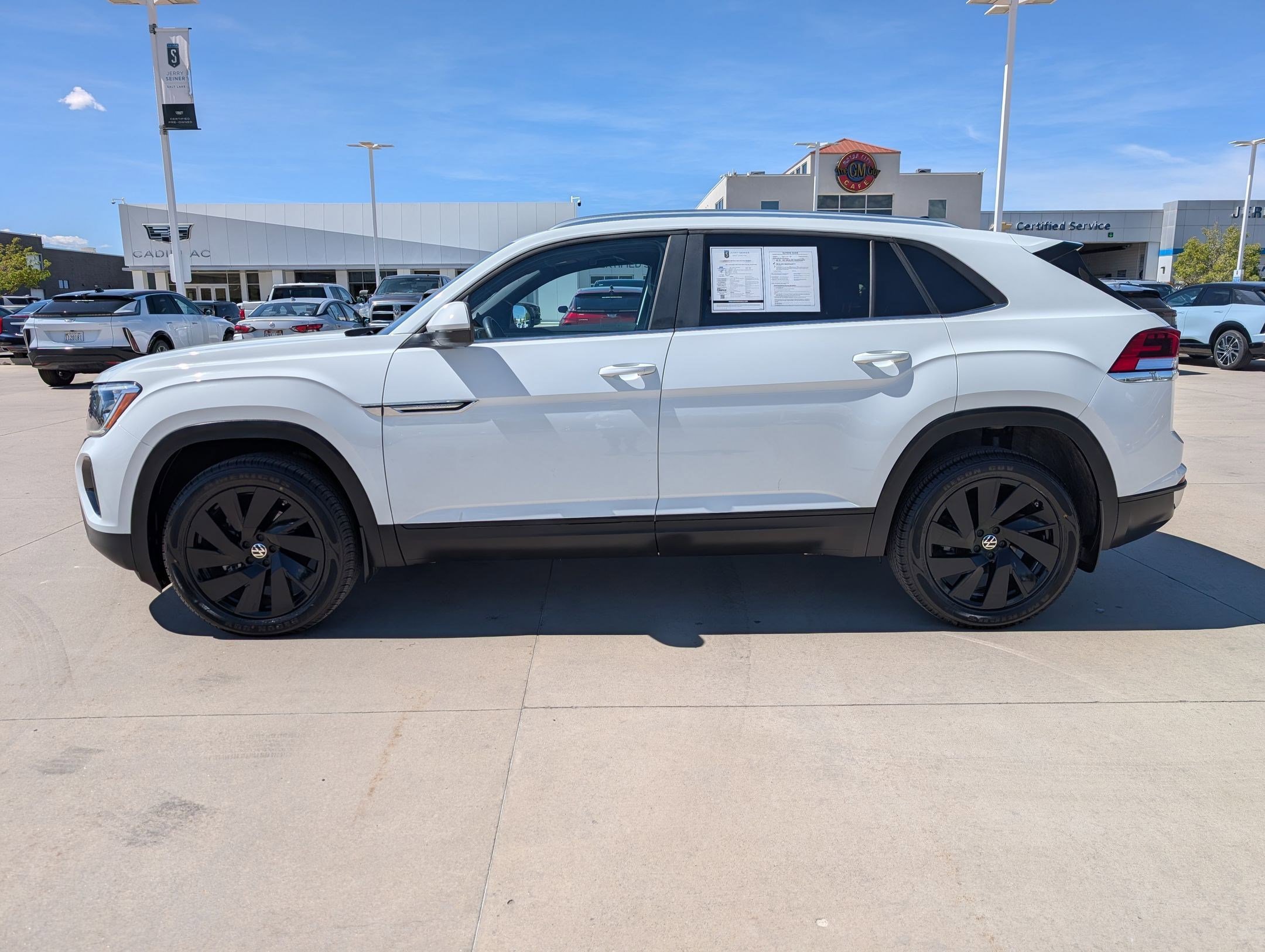Used 2024 Volkswagen Atlas Cross Sport SE image 3