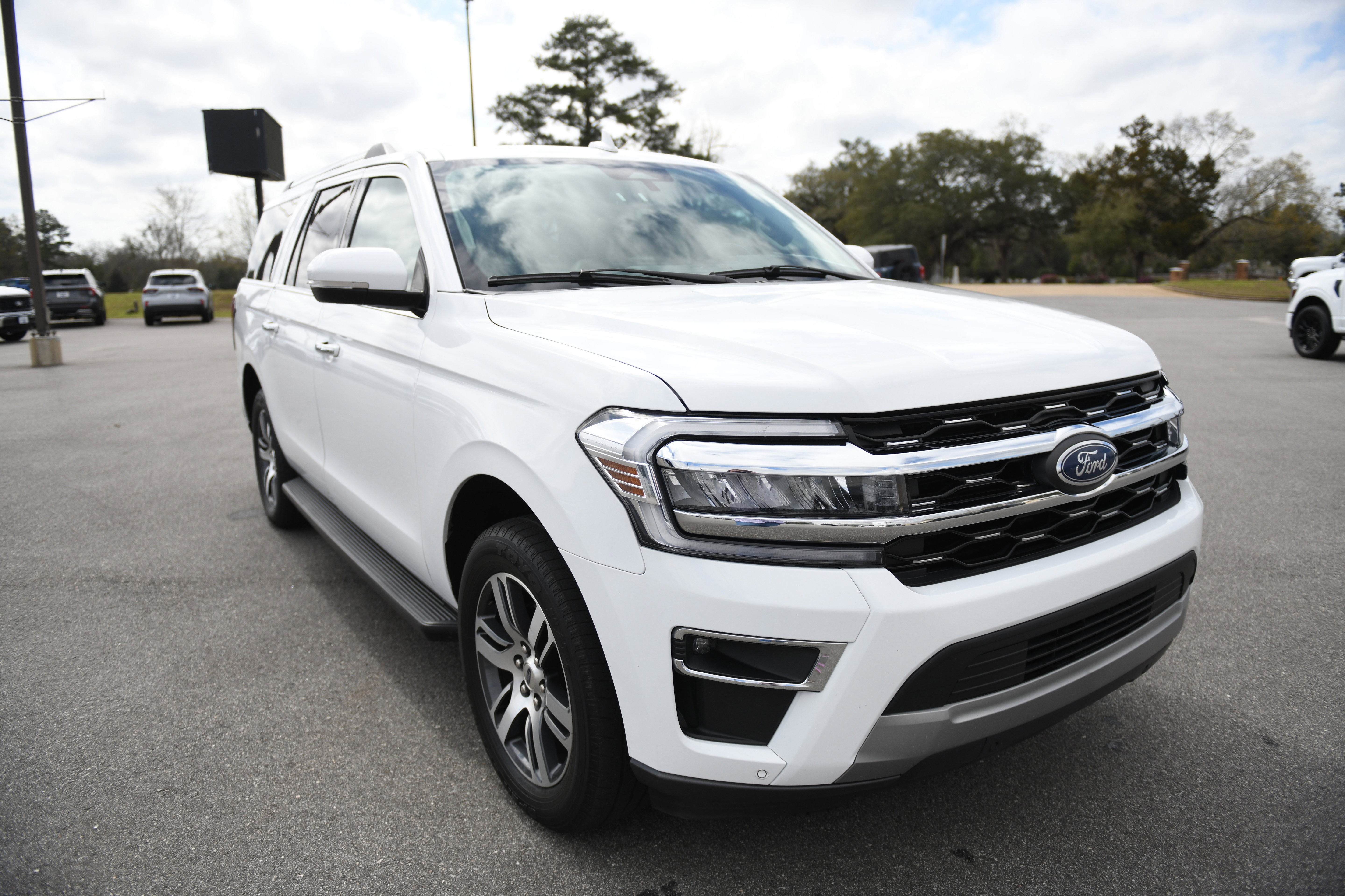 Used 2024 Ford Expedition Max Limited image 5