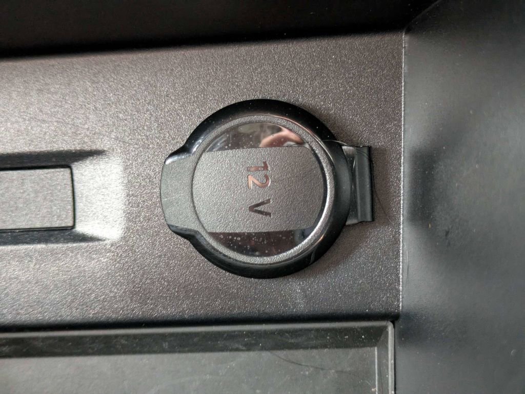 Certified 2025 Volkswagen Taos SE w/ Panoramic Sunroof Package image 30