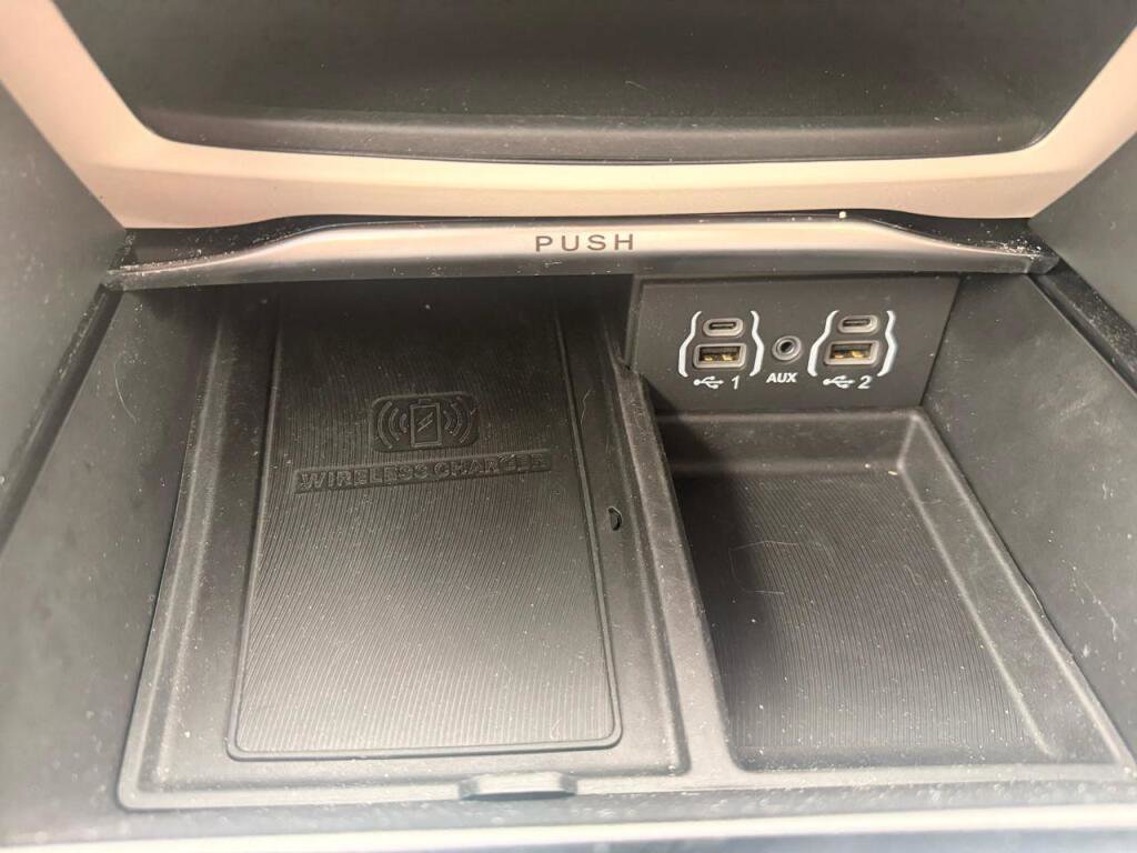 Used 2024 Chrysler Pacifica Limited image 23