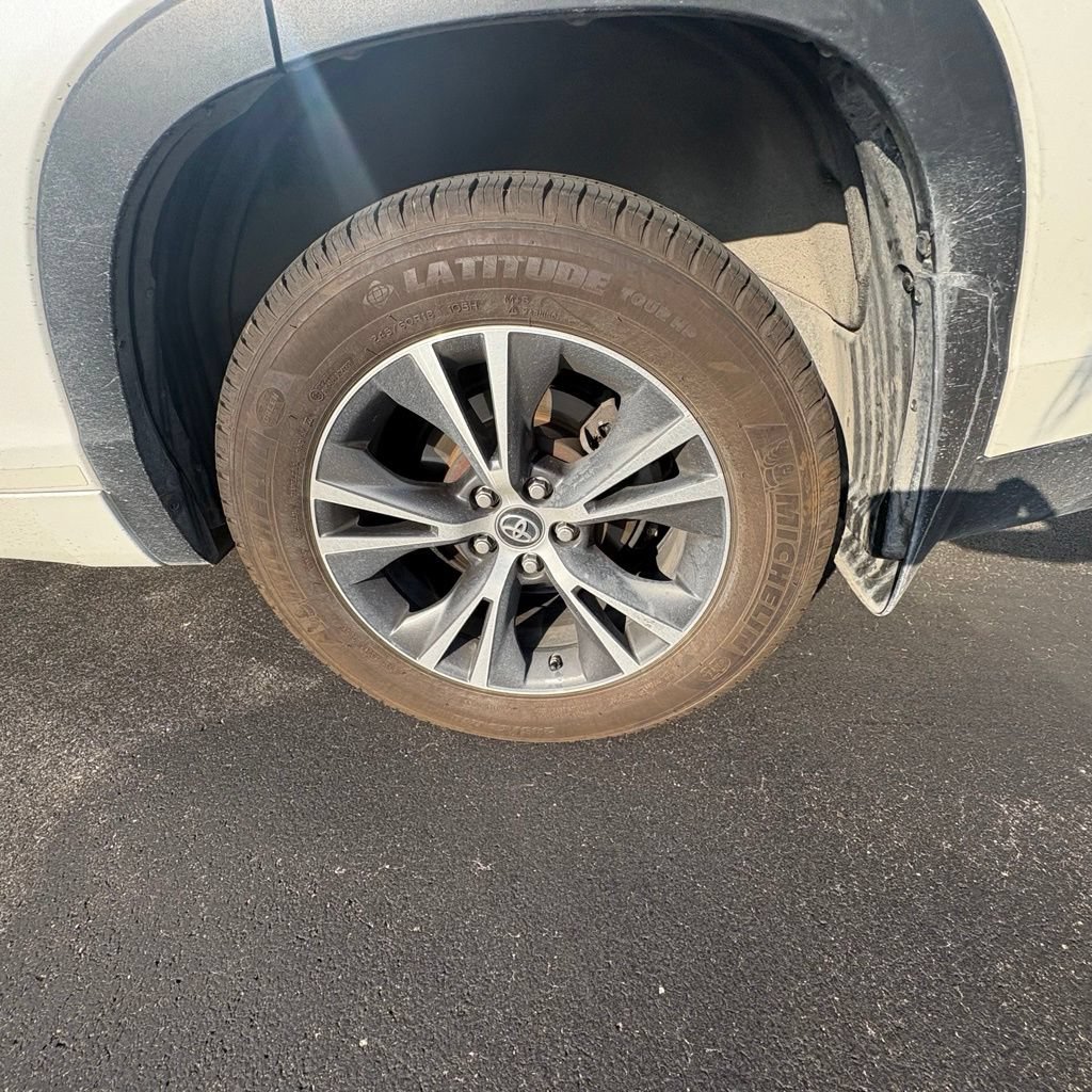 Used 2016 Toyota Highlander XLE AWD/4WD image 8