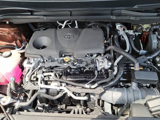 Certified 2022 Toyota Sienna XLE w/ XLE Plus Package FWD image 32