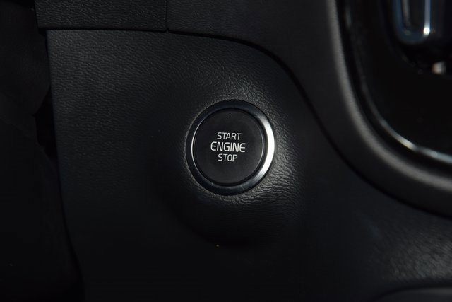 Used 2025 Volvo XC40 B5 Plus image 33