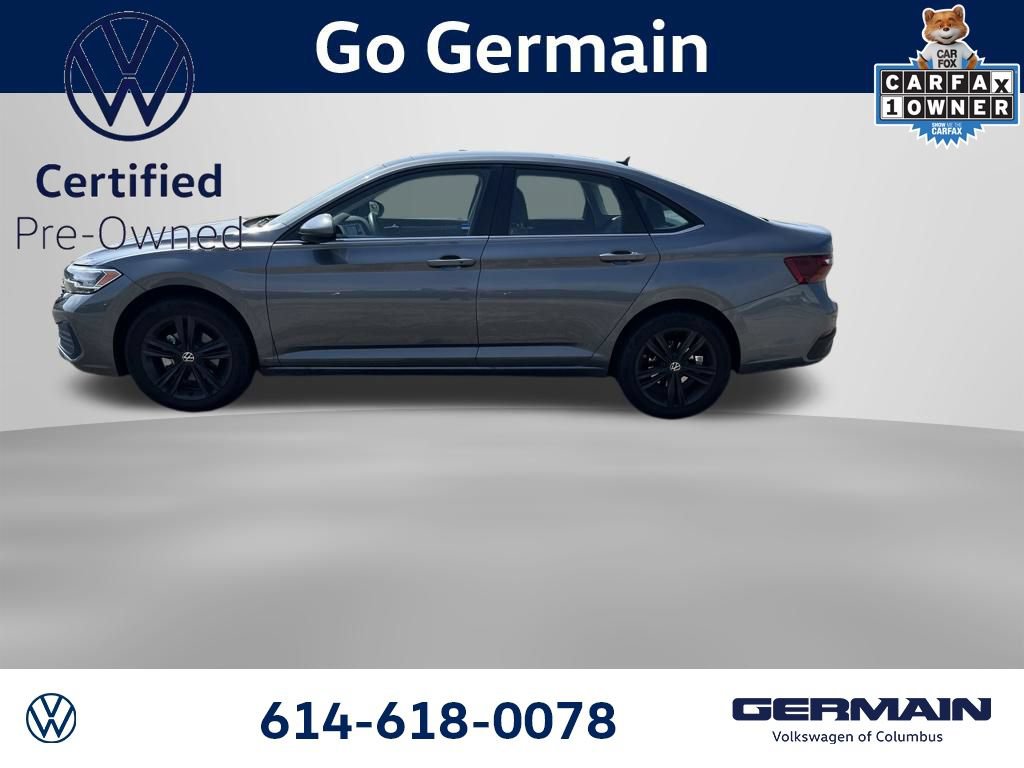 Used 2023 Volkswagen Jetta SE w/ Panoramic Sunroof Package FWD image 2
