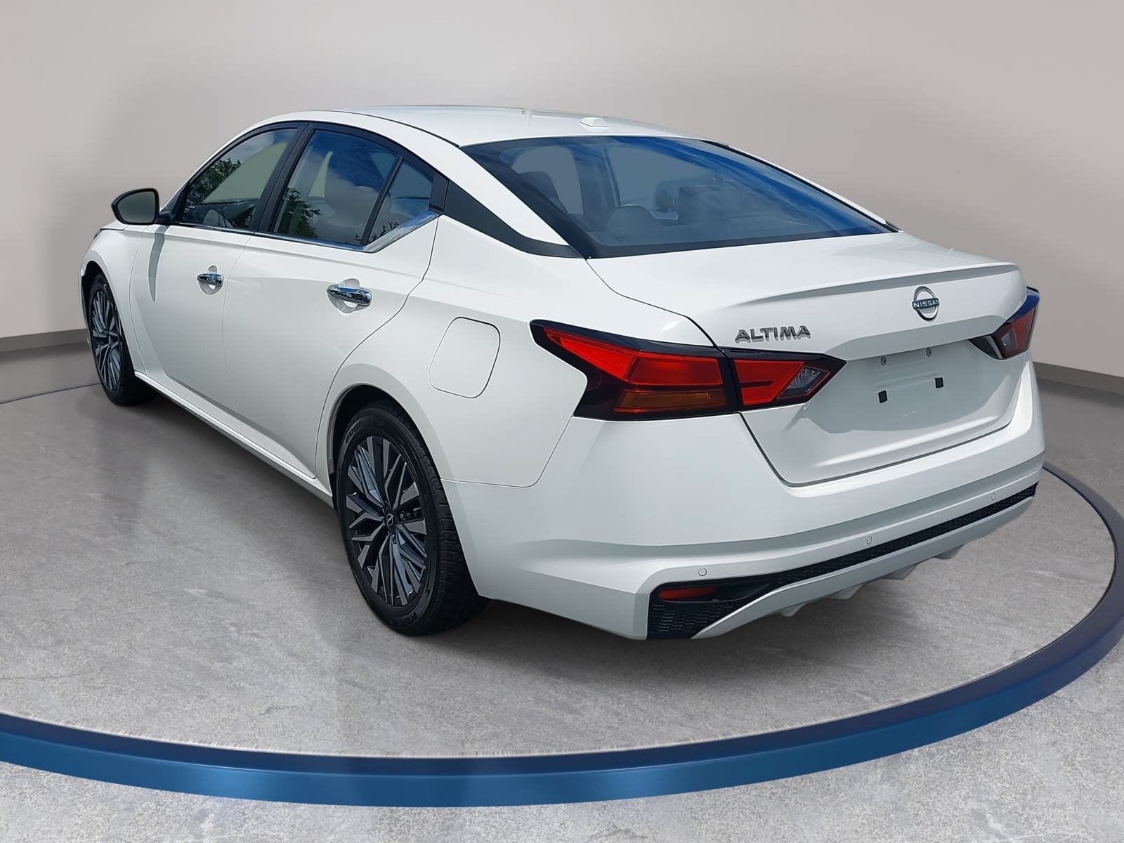 Used 2025 Nissan Altima 2.5 SV FWD image 7