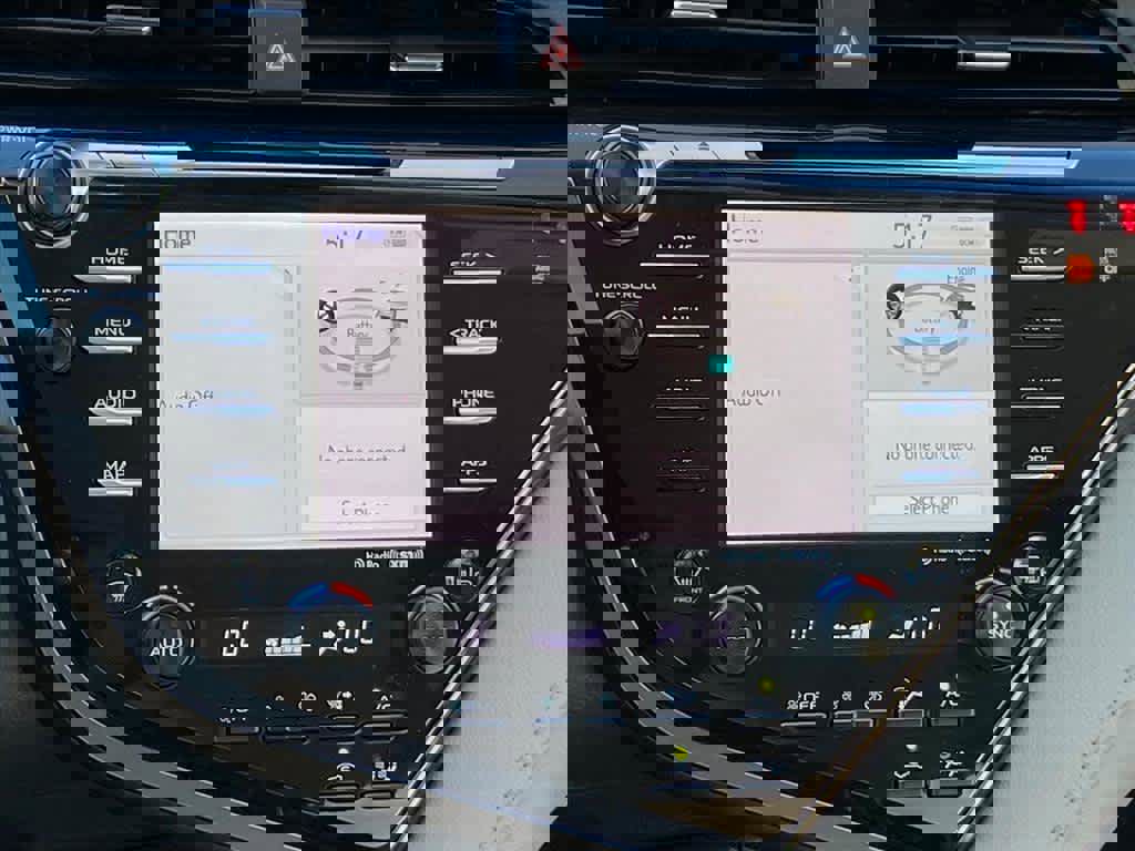 Used 2020 Toyota Camry XLE image 10