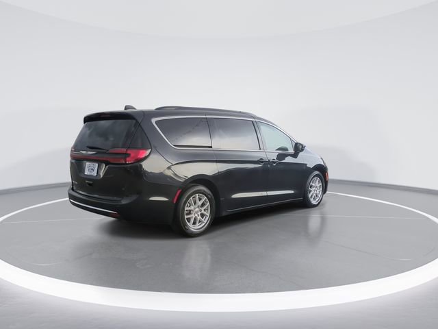 Used 2022 Chrysler Pacifica Touring-L image 8