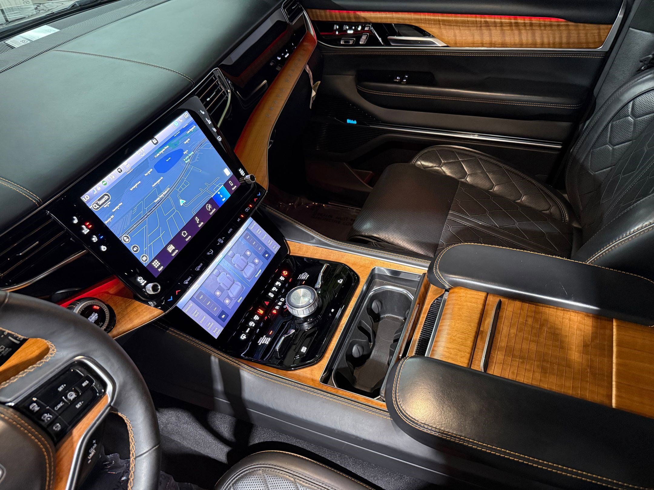 Used 2024 Jeep Grand Wagoneer Series III w/ HD Trailer Tow Package image 39