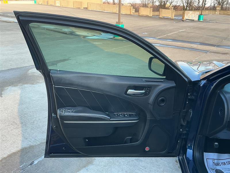 Used 2016 Dodge Charger SXT w/ AWD Premium Group image 27