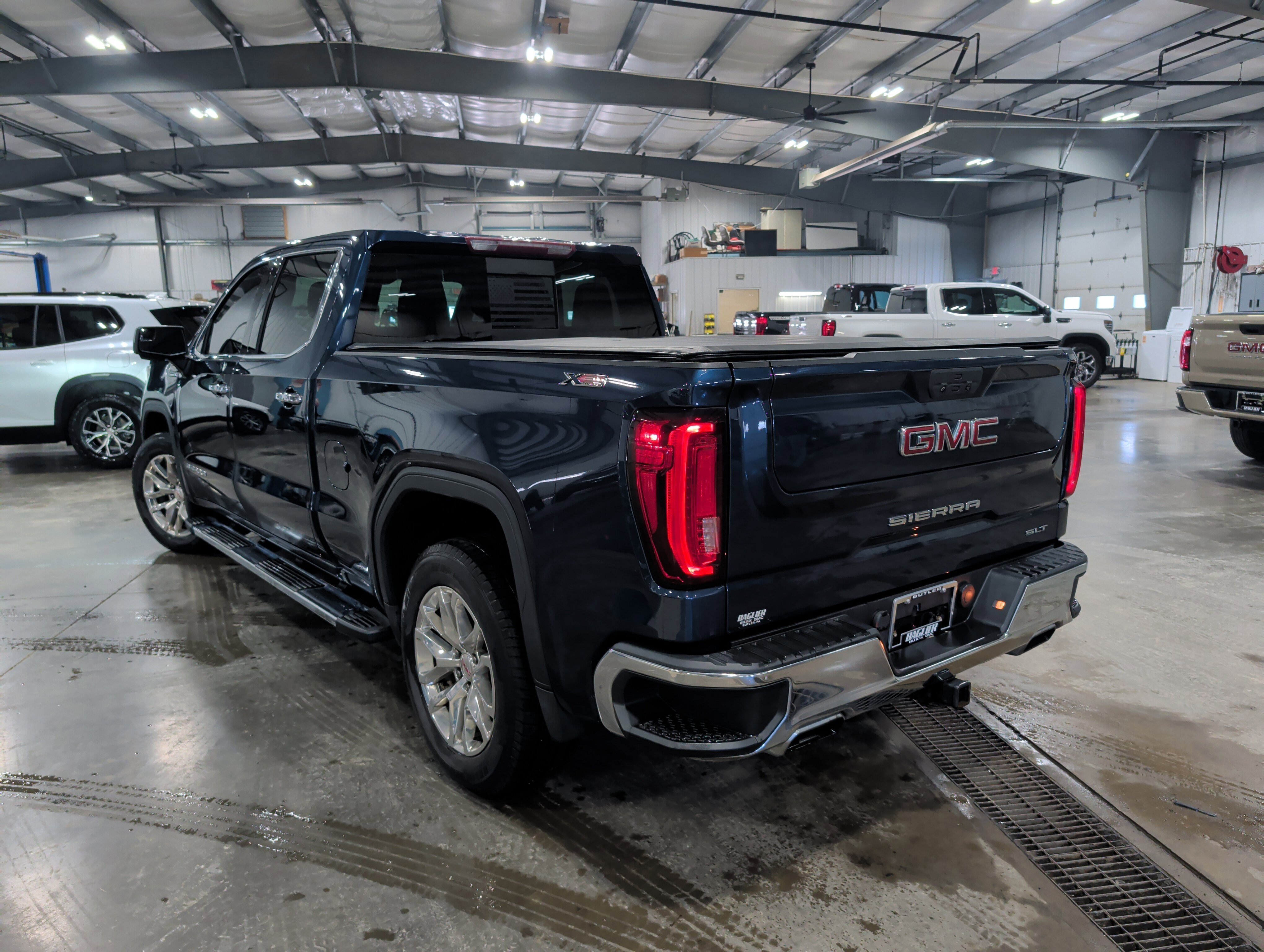 Used 2019 GMC Sierra 1500 SLT w/ SLT Premium Package image 4