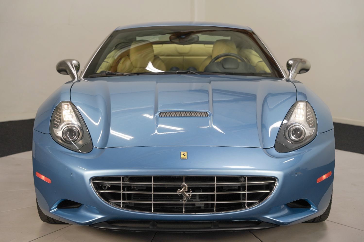 Used 2012 Ferrari California RWD image 11