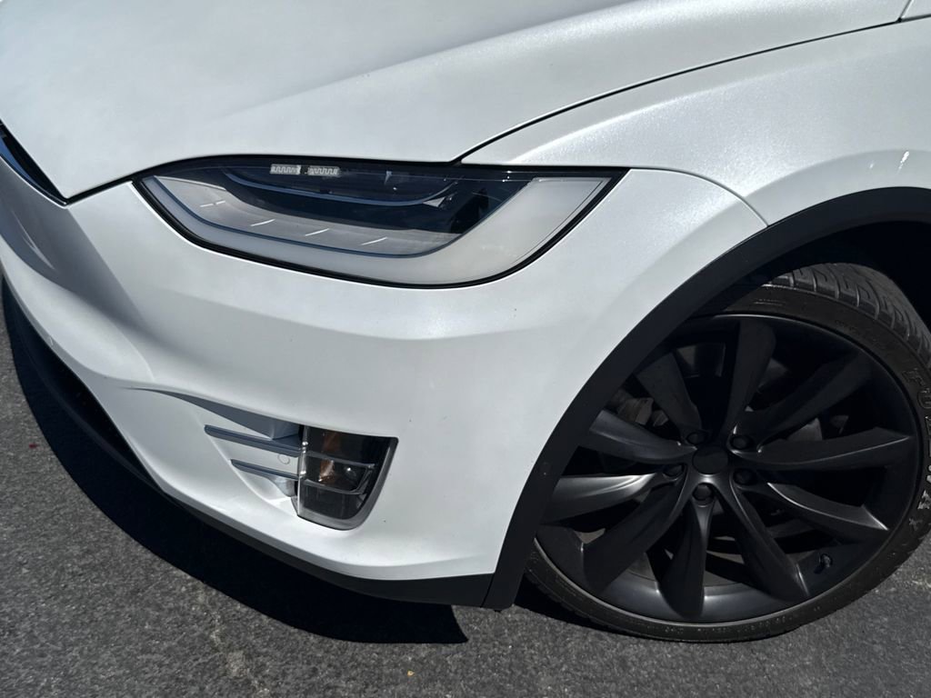 Used 2020 Tesla Model X Long Range image 3
