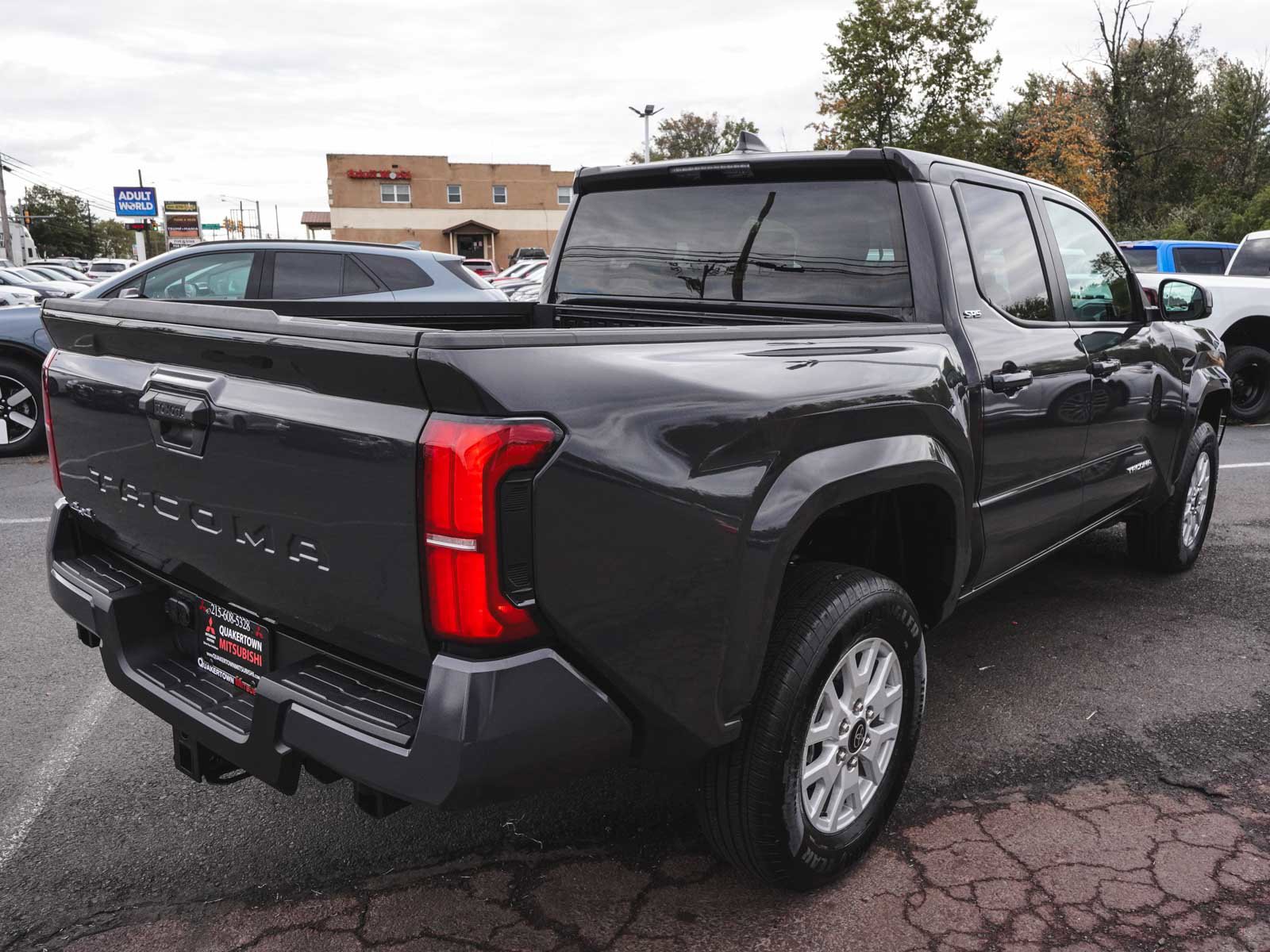 Used 2025 Toyota Tacoma SR5 image 5
