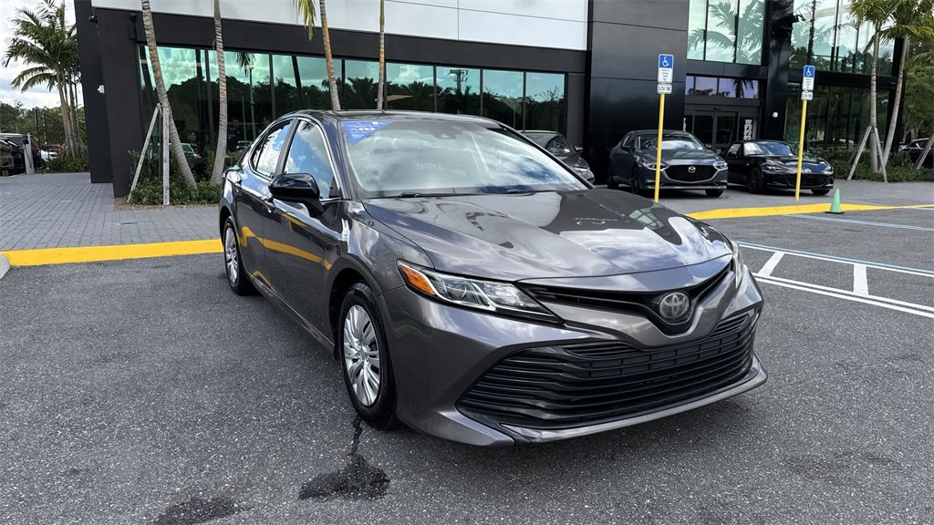 Used 2018 Toyota Camry L image 8