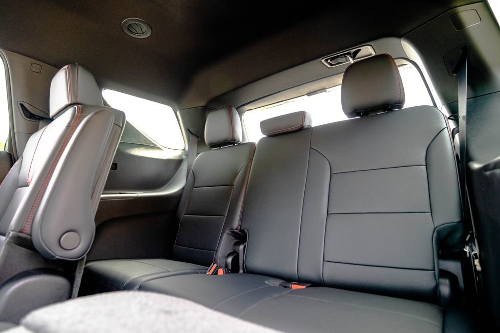 New 2026 Chevrolet Traverse RS w/ LPO, Floor Liner Package AWD/4WD image 33