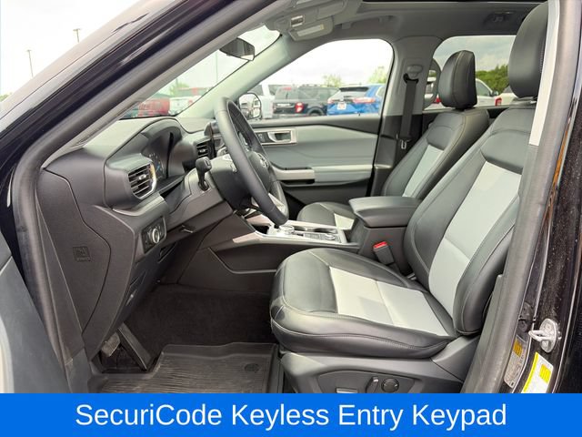 Used 2024 Ford Explorer XLT w/ Equipment Group 202A AWD/4WD image 17