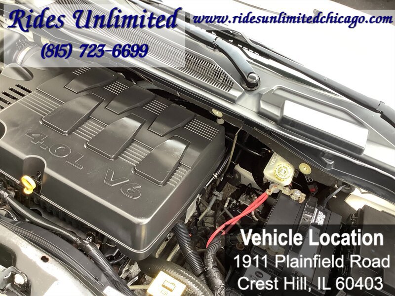 Used 2010 Volkswagen Routan SEL Premium FWD image 22