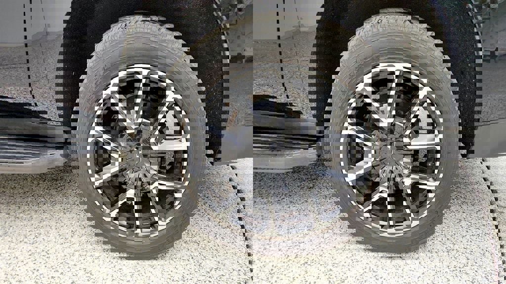 Used 2021 Chevrolet Suburban RST w/ Luxury Package image 9