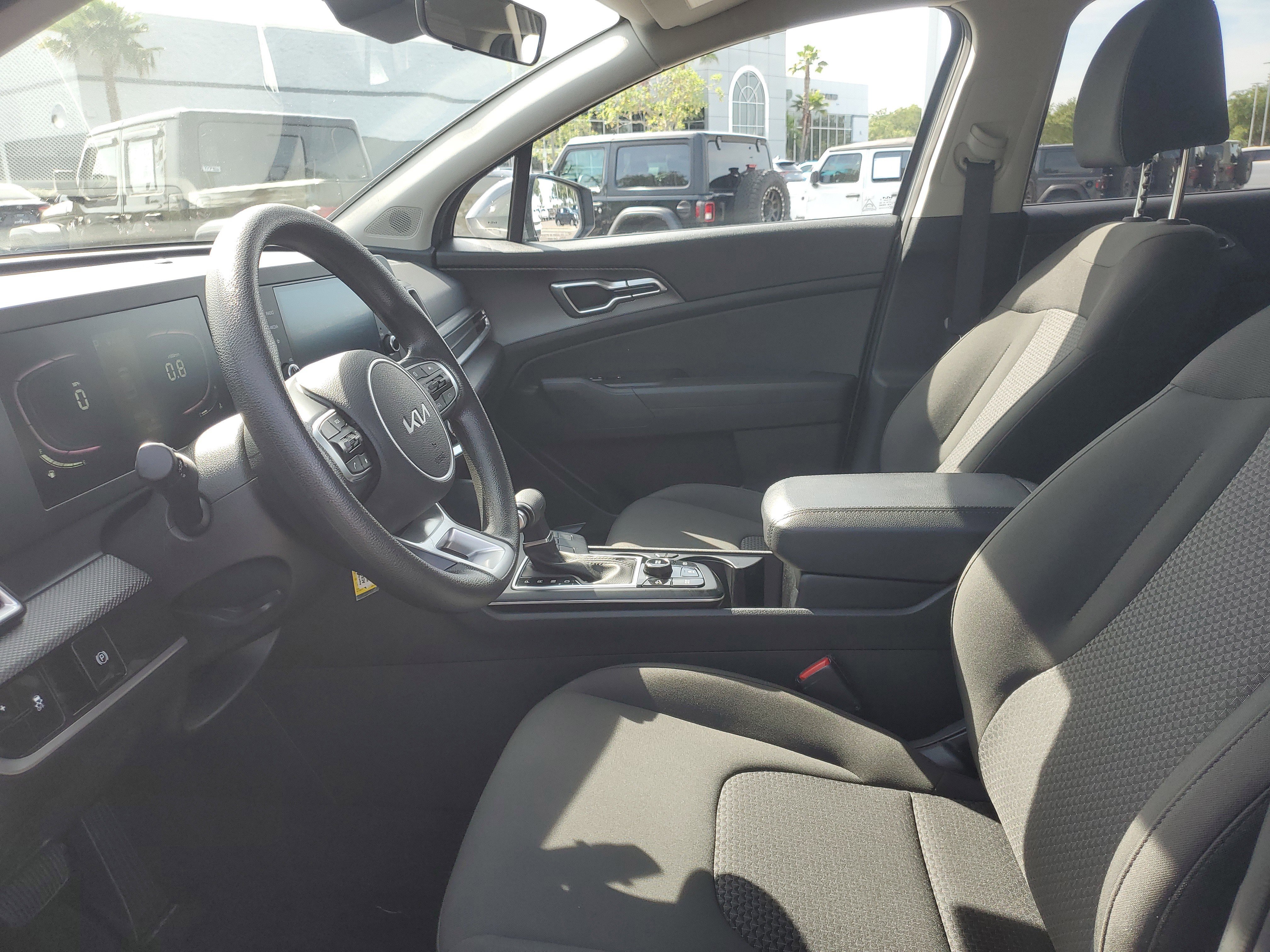 Used 2025 Kia Sportage LX FWD image 11