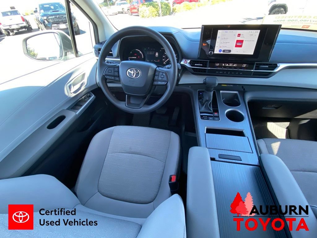 Certified 2026 Toyota Sienna LE FWD image 32