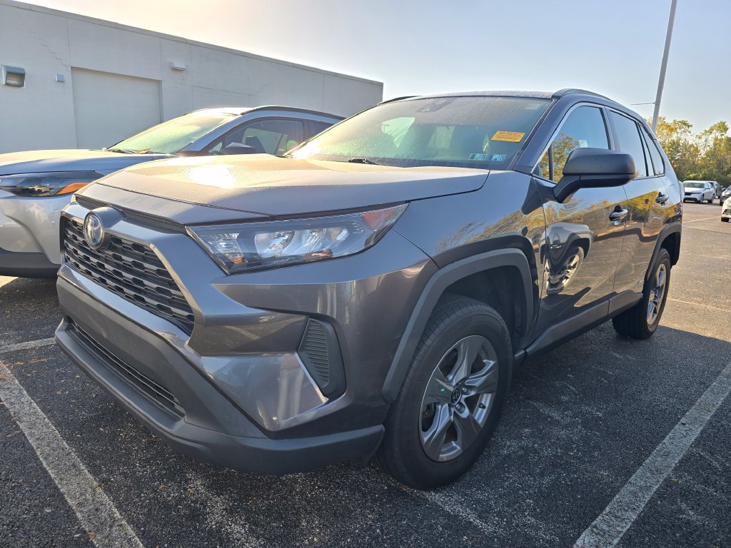 Used 2022 Toyota RAV4 LE AWD/4WD image 4
