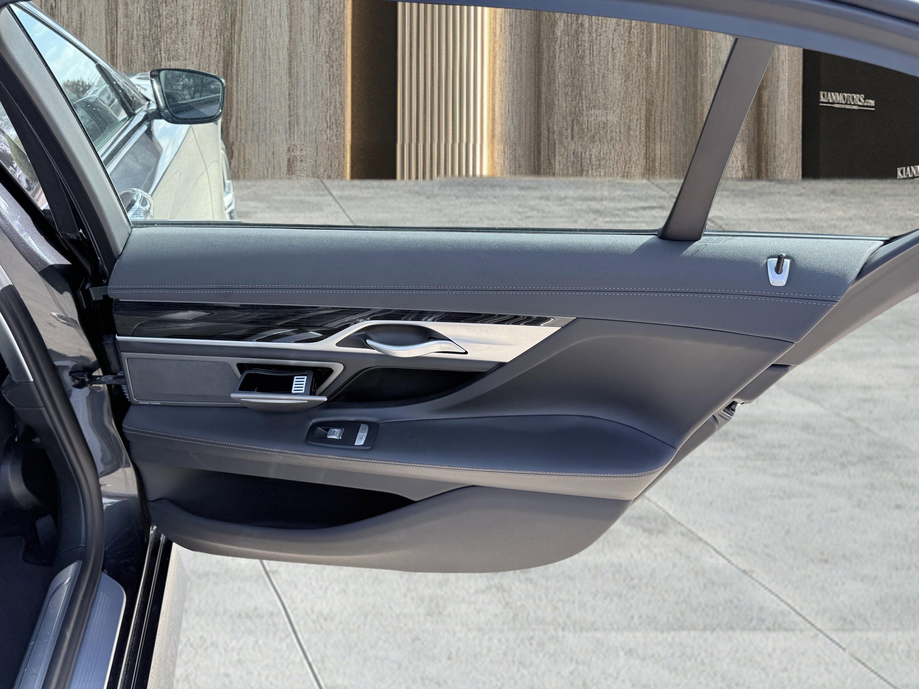 Used 2019 BMW 750i w/ M Sport Package image 63